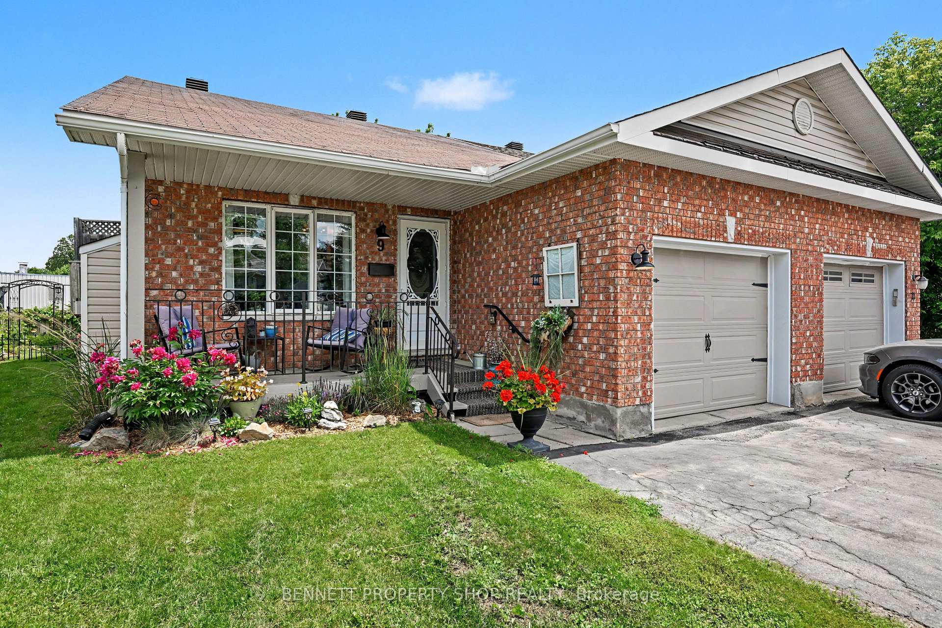 9 Huyck Drive, Arnprior, ON, exterior