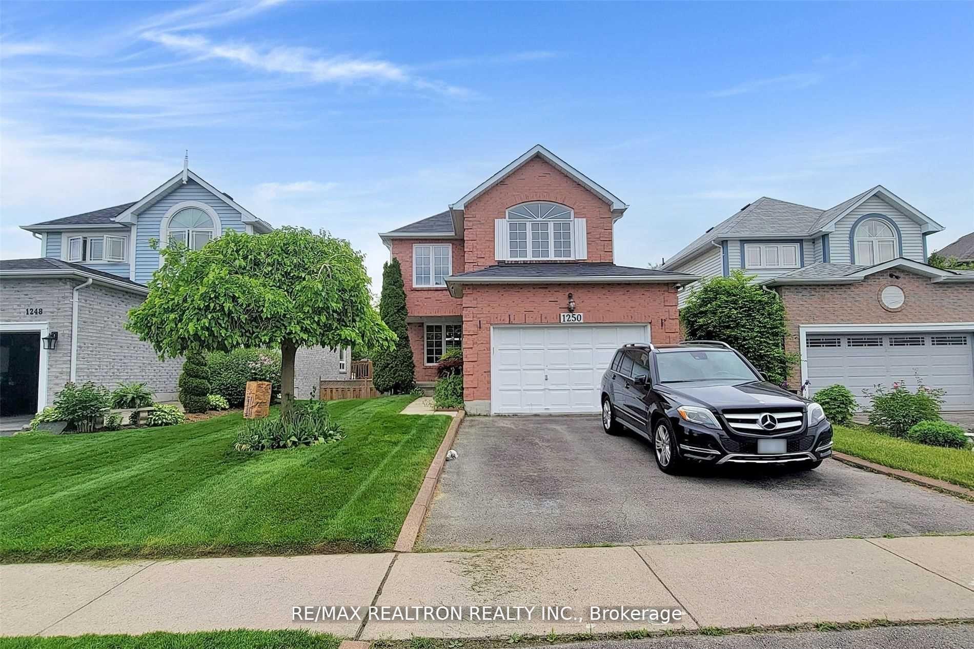 #Lower - 1250 Dartmoor Street, Oshawa, ON, exterior