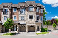 2 Queen Mary Court, Vaughan, ON, exterior