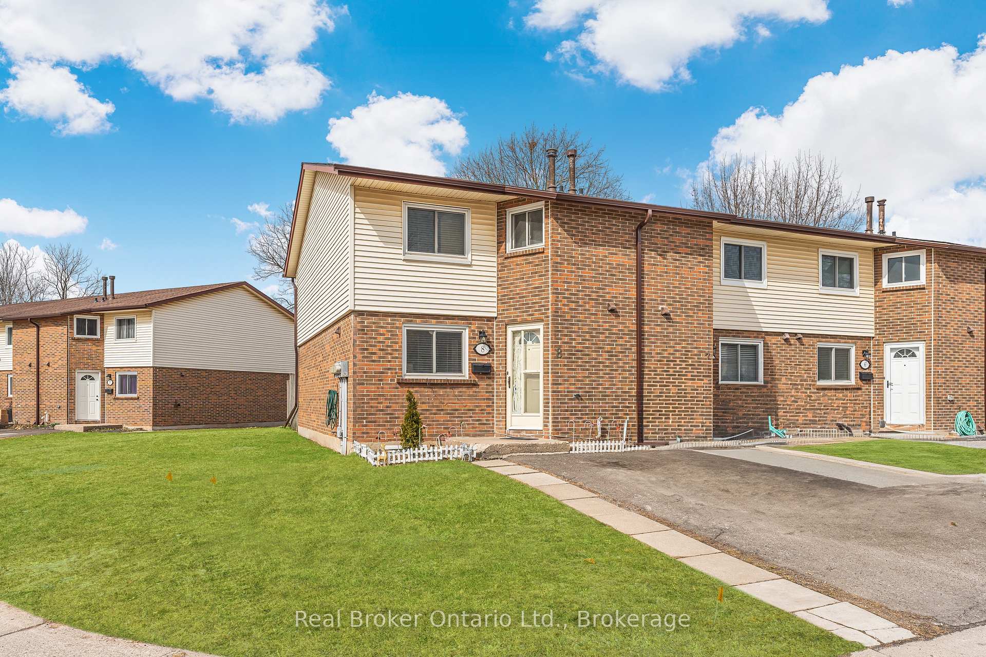 8 - 5982 Dunn Street, Niagara Falls, ON, exterior