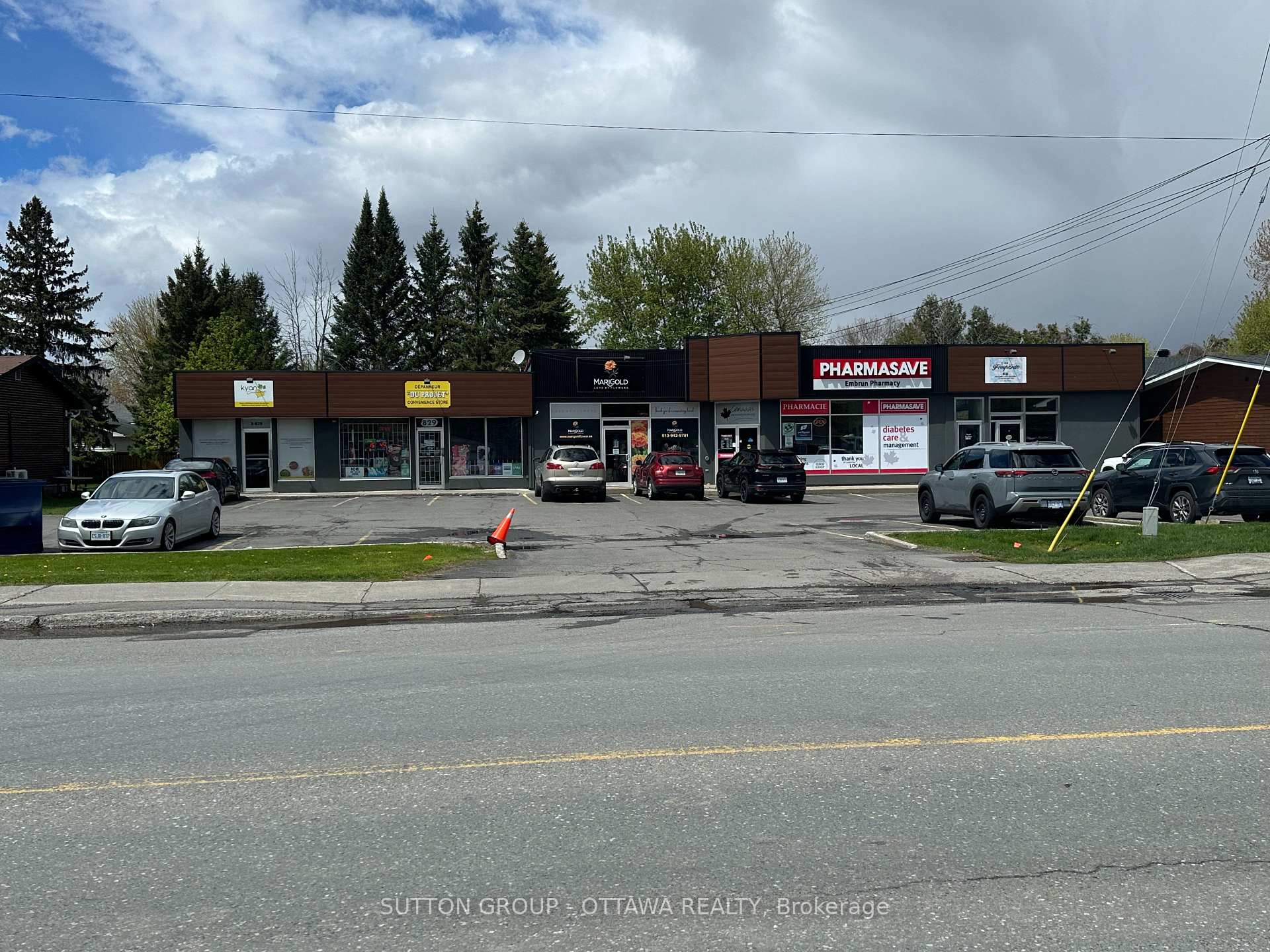 829 Notre Dame Street, Russell, ON, exterior