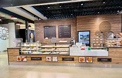FM23D - 17600 Yonge Street, Newmarket, ON, exterior