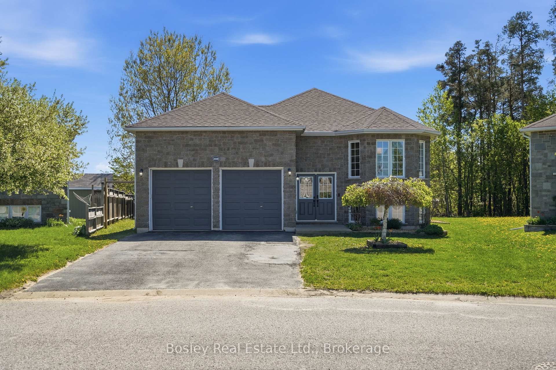 208 Lamont Court, Clearview, ON, exterior