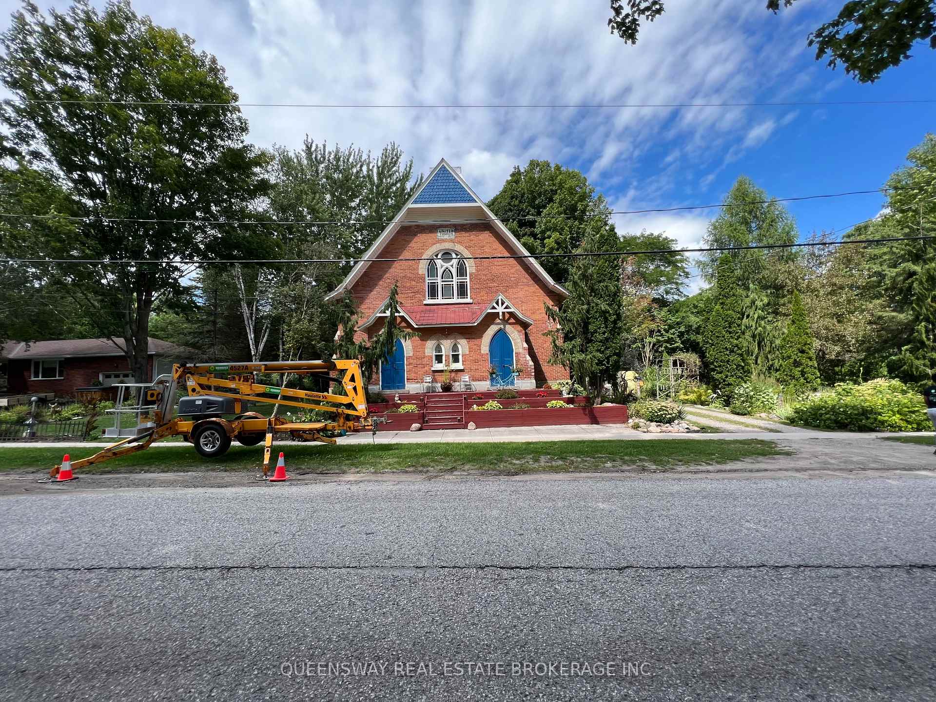 10 Mill Street W, Springwater, ON, exterior