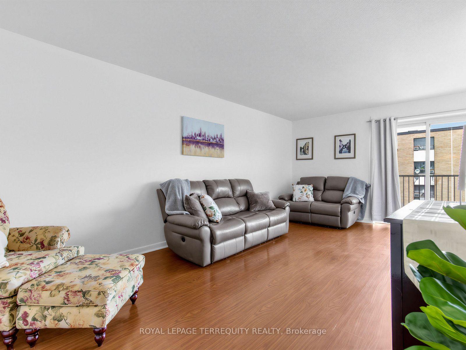 404 - 8 Kingsbridge Court, Toronto C07, ON, exterior