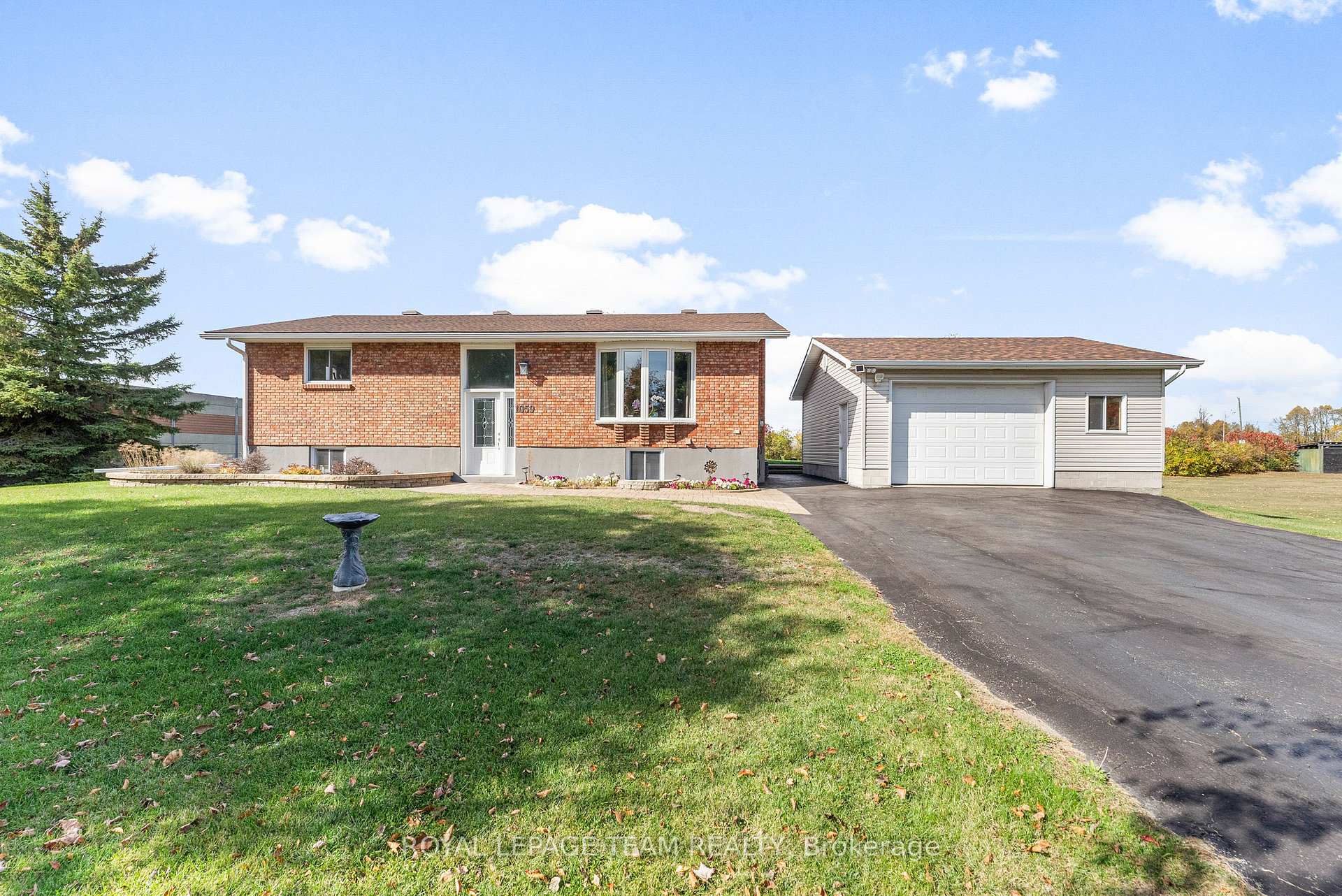 1059 Flynn Avenue, Carp - Dunrobin - Huntley - Fitzroy and Area, ON, exterior