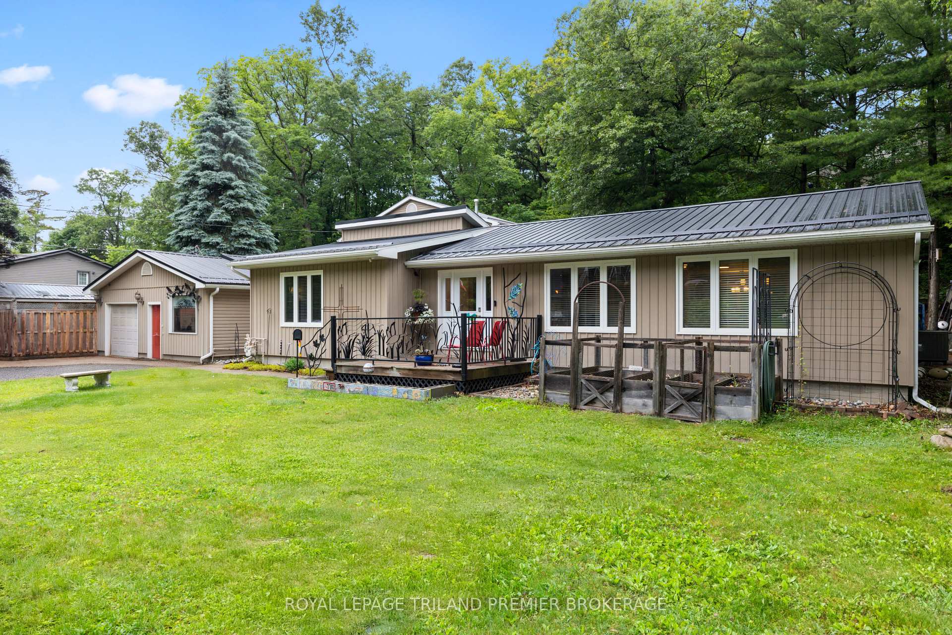 7710 Clayton Street, Lambton Shores, ON, exterior