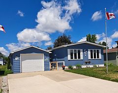 27 Stewart Street, Strathroy-Caradoc, ON, exterior