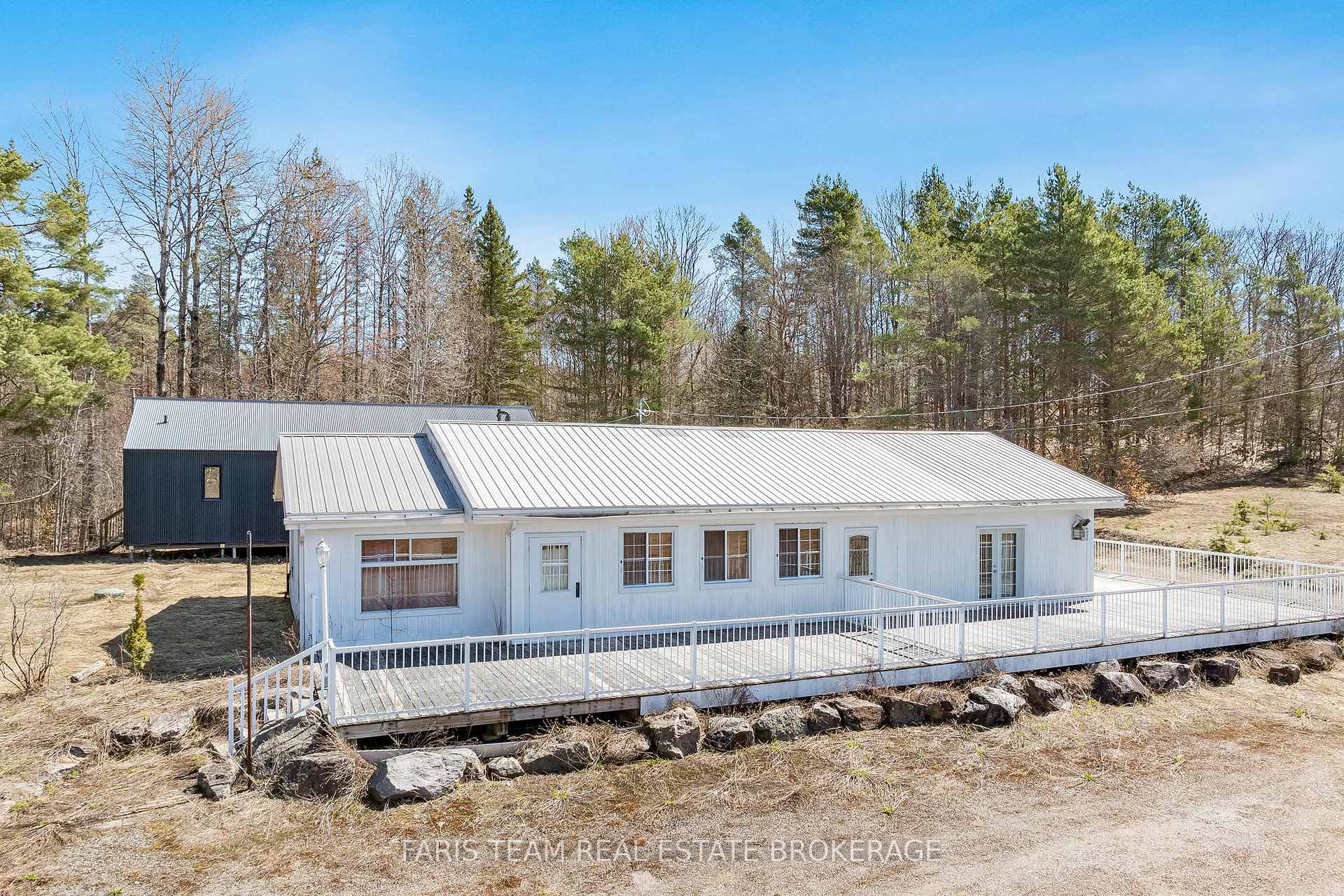 2180-2186 Hwy 141 N/A, Muskoka Lakes, ON, exterior