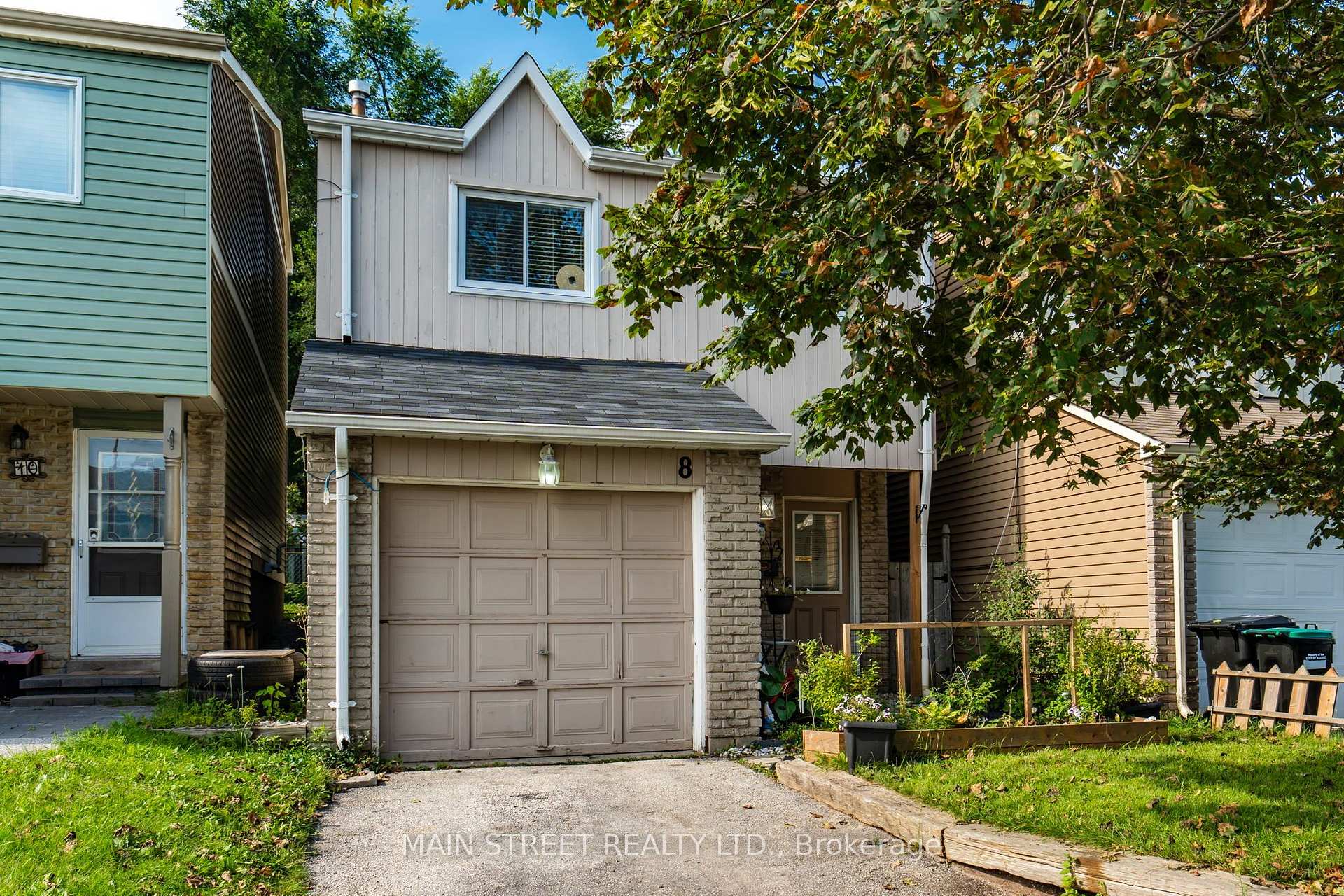8 Robin Court, Barrie, ON, exterior