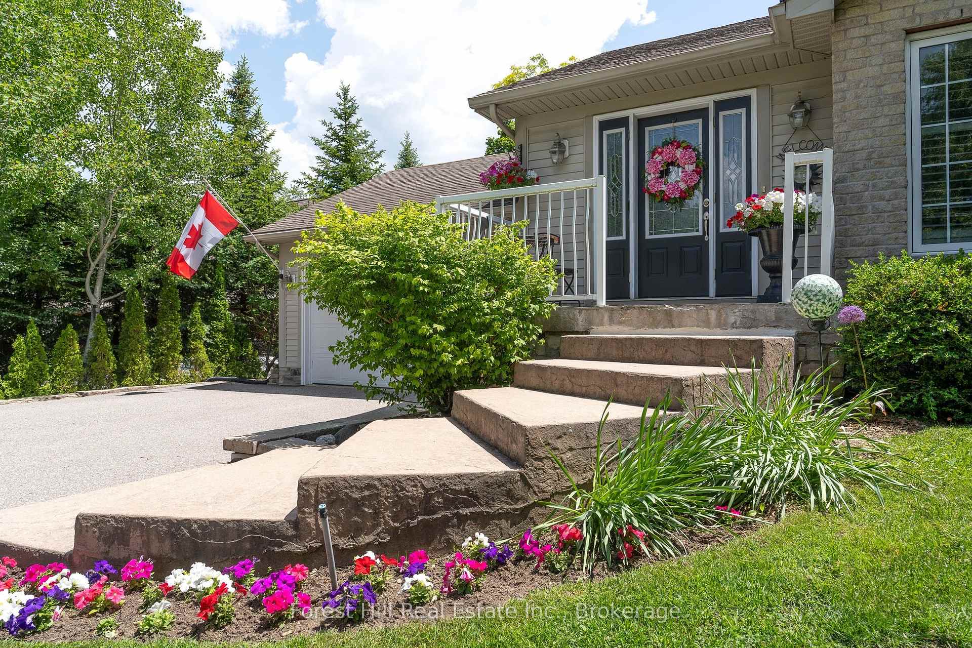 131 Aspen Way, Blue Mountains, ON, exterior