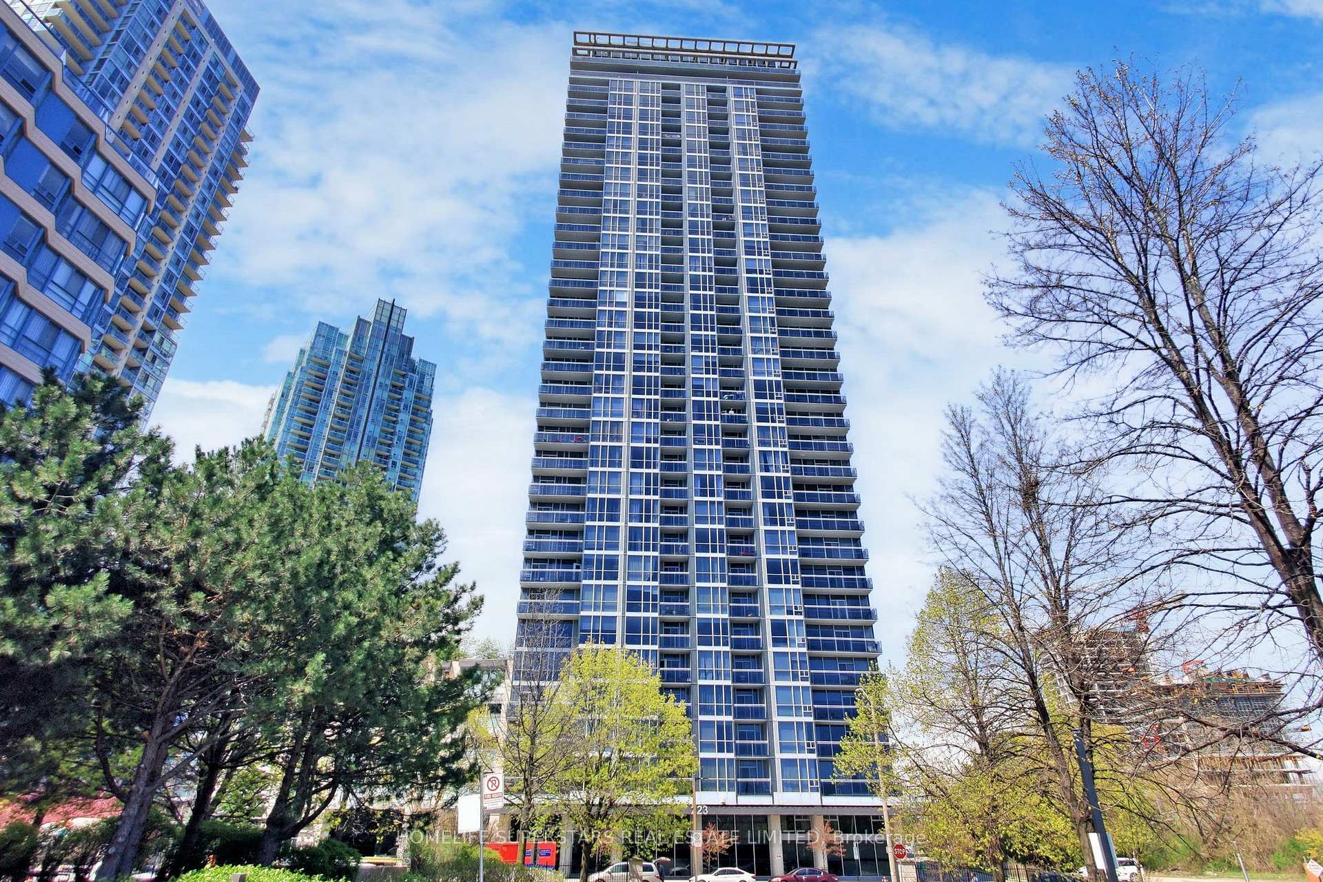 1013 - 223 Webb Drive, Mississauga, ON, exterior