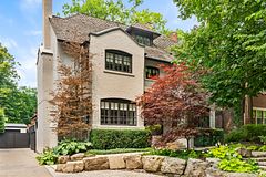 20 Whitney Avenue, Toronto C09, ON, exterior