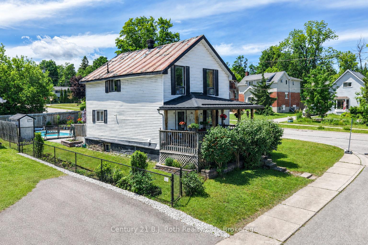 139 Borland Street E, Orillia, ON, exterior