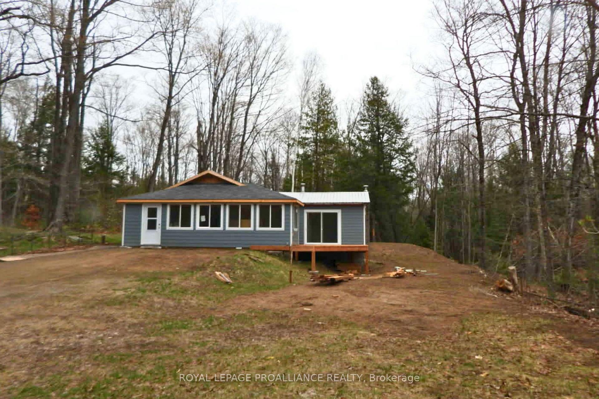 1049 South Road, Frontenac, ON, exterior