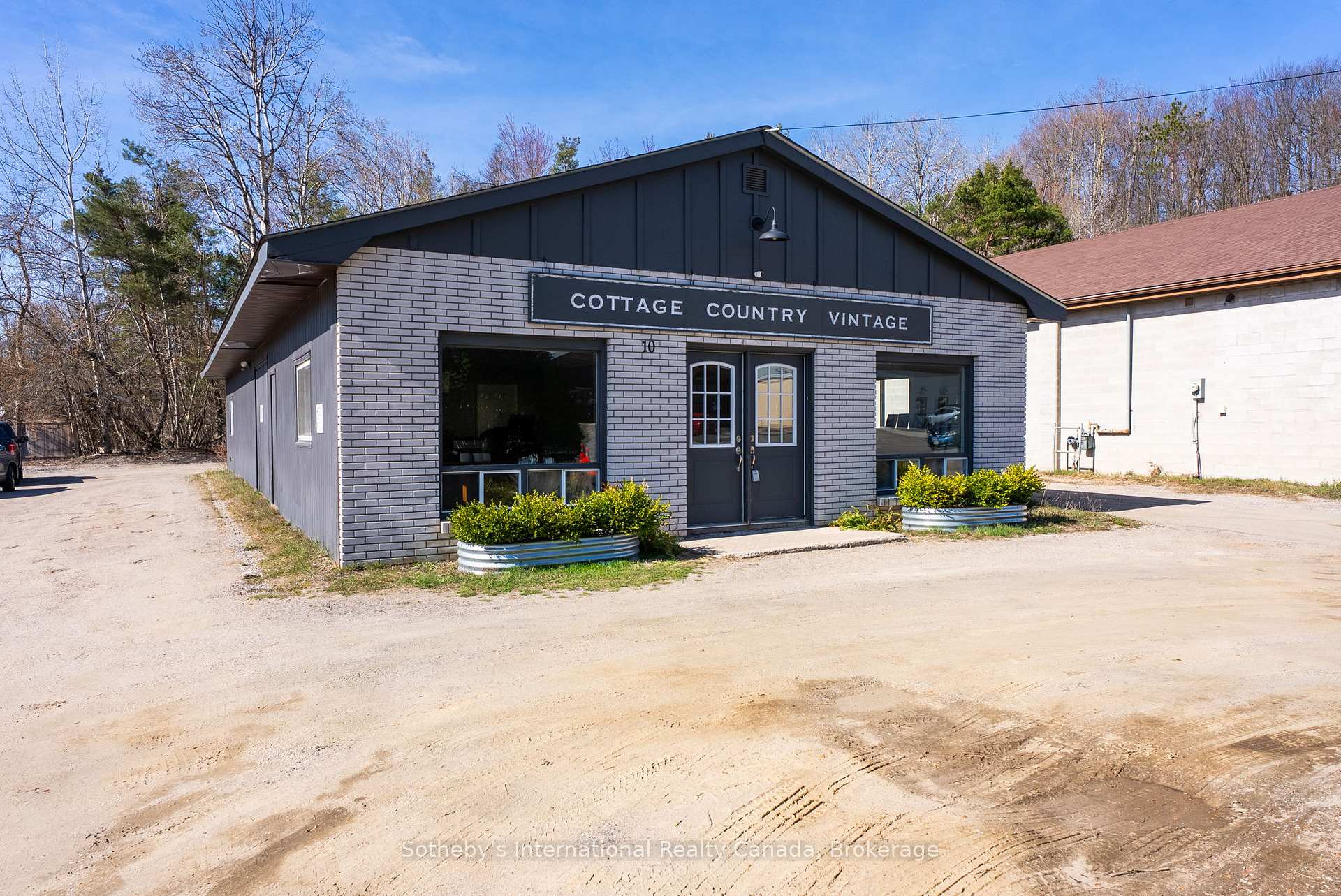 10 Armstrong Street, Bracebridge, ON, exterior