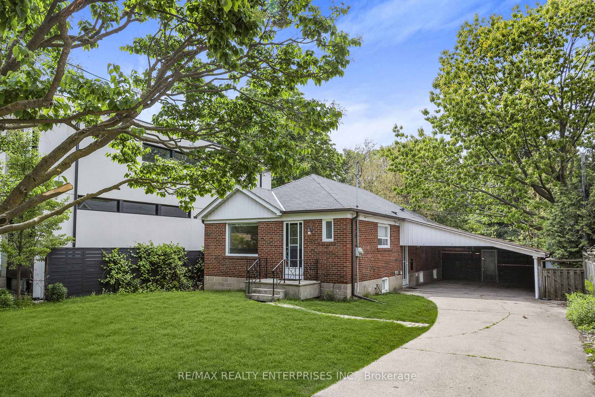 15 Delroy Drive, Toronto W07, ON, exterior