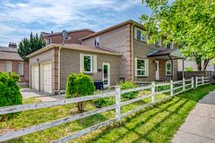 27 Alton Towers Circle, Toronto E07, ON, exterior