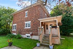121 Queen Street W, Wellington North, ON, exterior