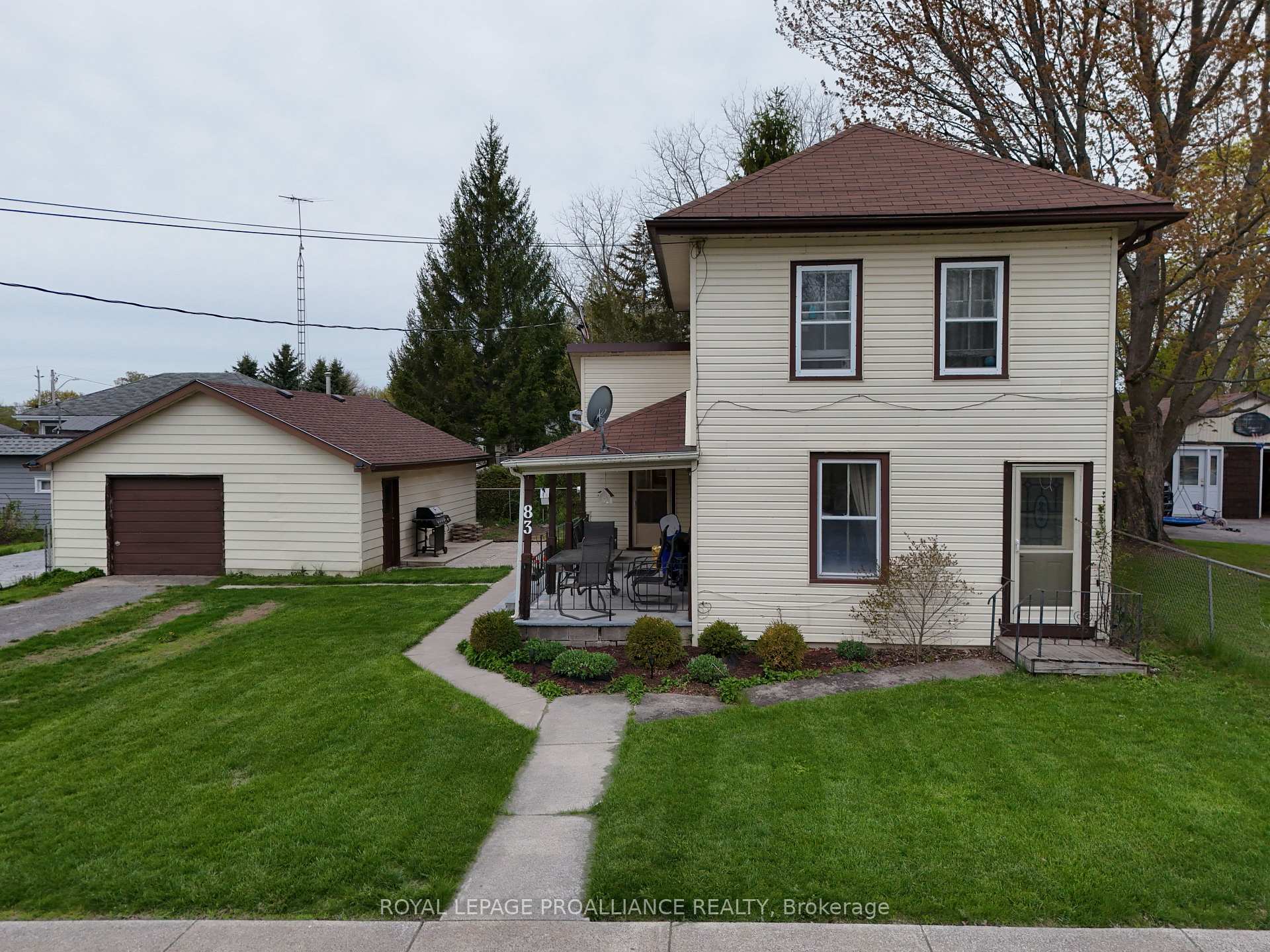 83 College Street, Deseronto, ON, exterior