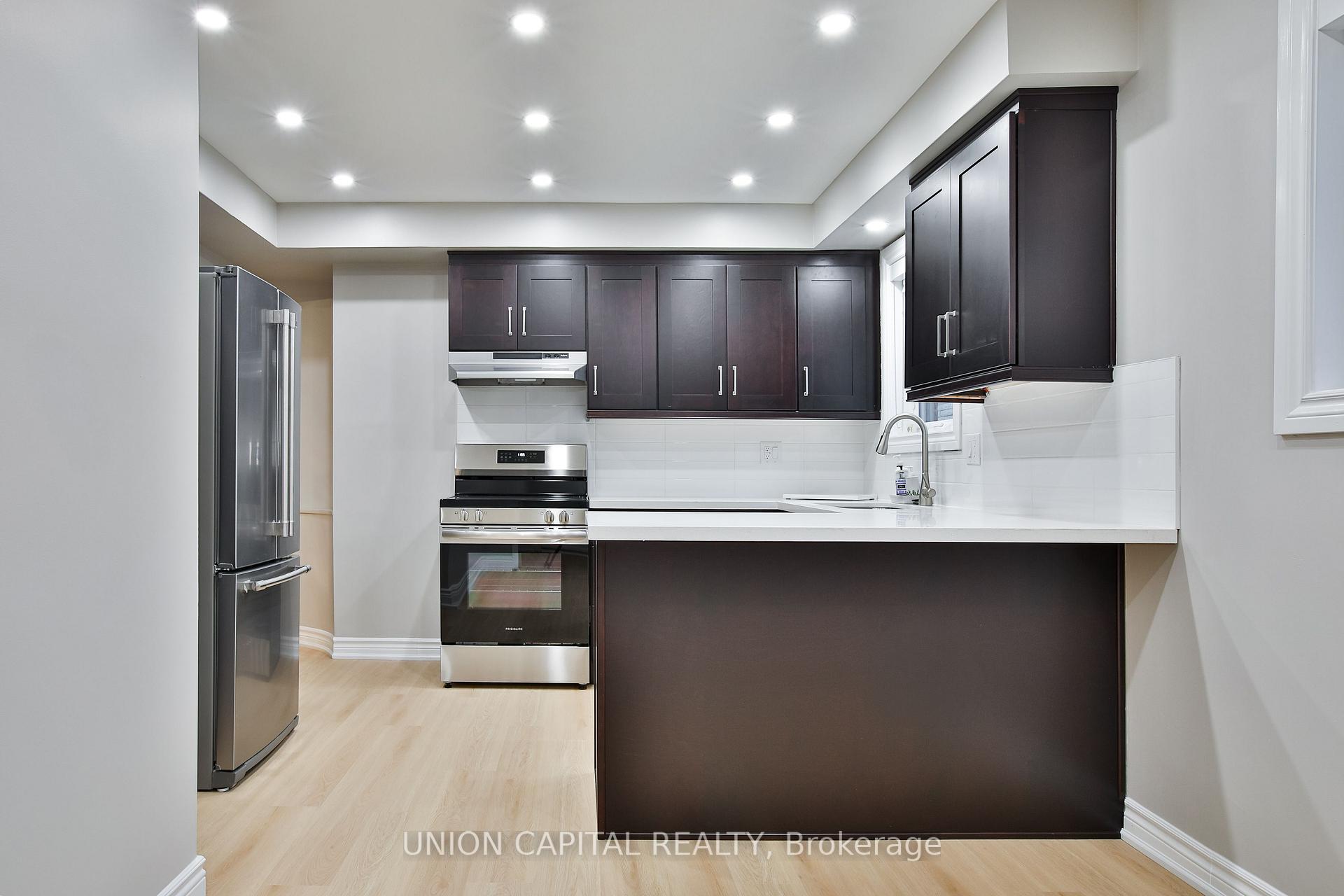 Lower - 131 Romfield Circuit, Markham, ON, exterior