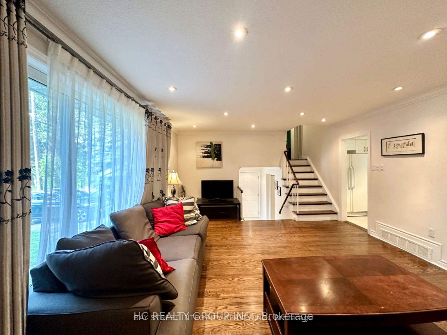 35 Lailey Crescent, Toronto C14, ON, exterior