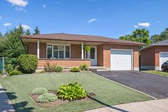 32 Warwick Court, Kitchener, ON, exterior