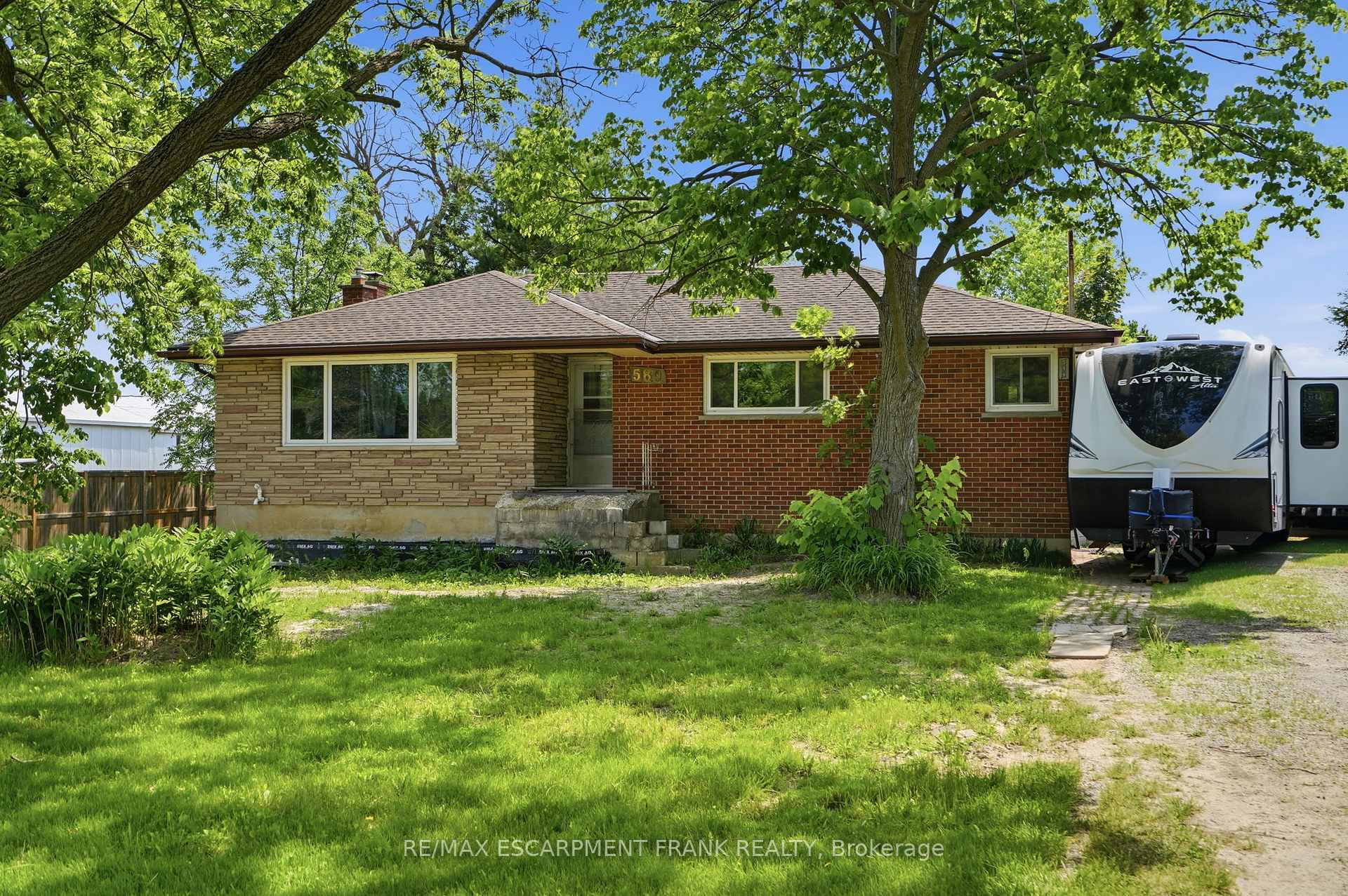 589 Glover Road, Hamilton, ON, exterior