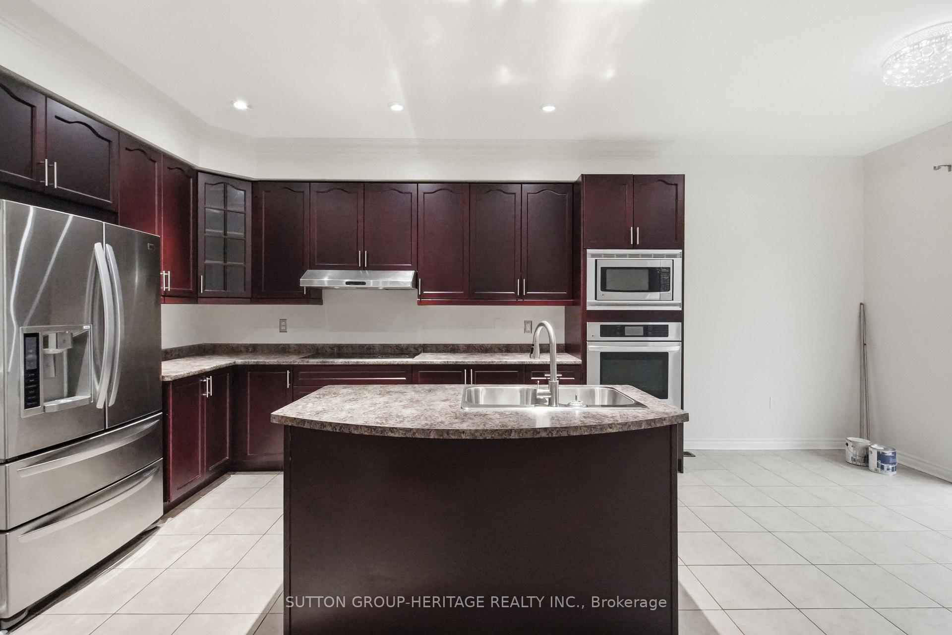 16 Shrewsbury Drive, Whitby, ON, exterior