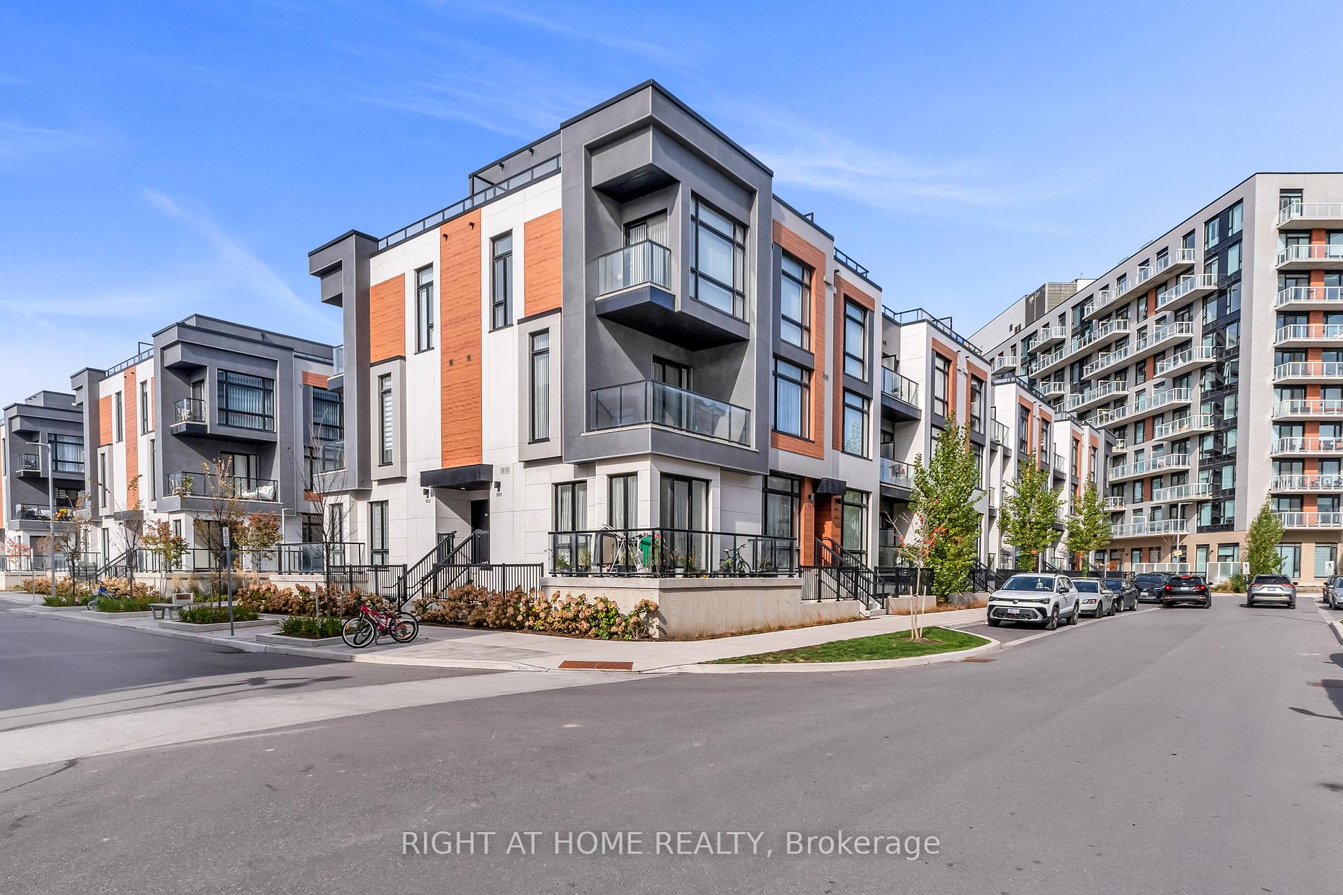 907 - 2 Steckley House Lane, Richmond Hill, ON, exterior