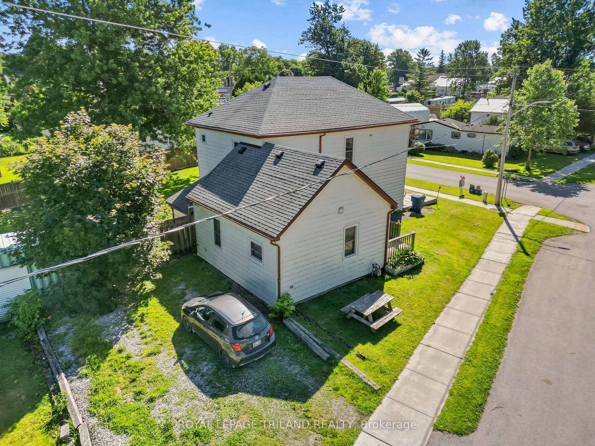 15 Dundas Street, Newbury, ON, exterior