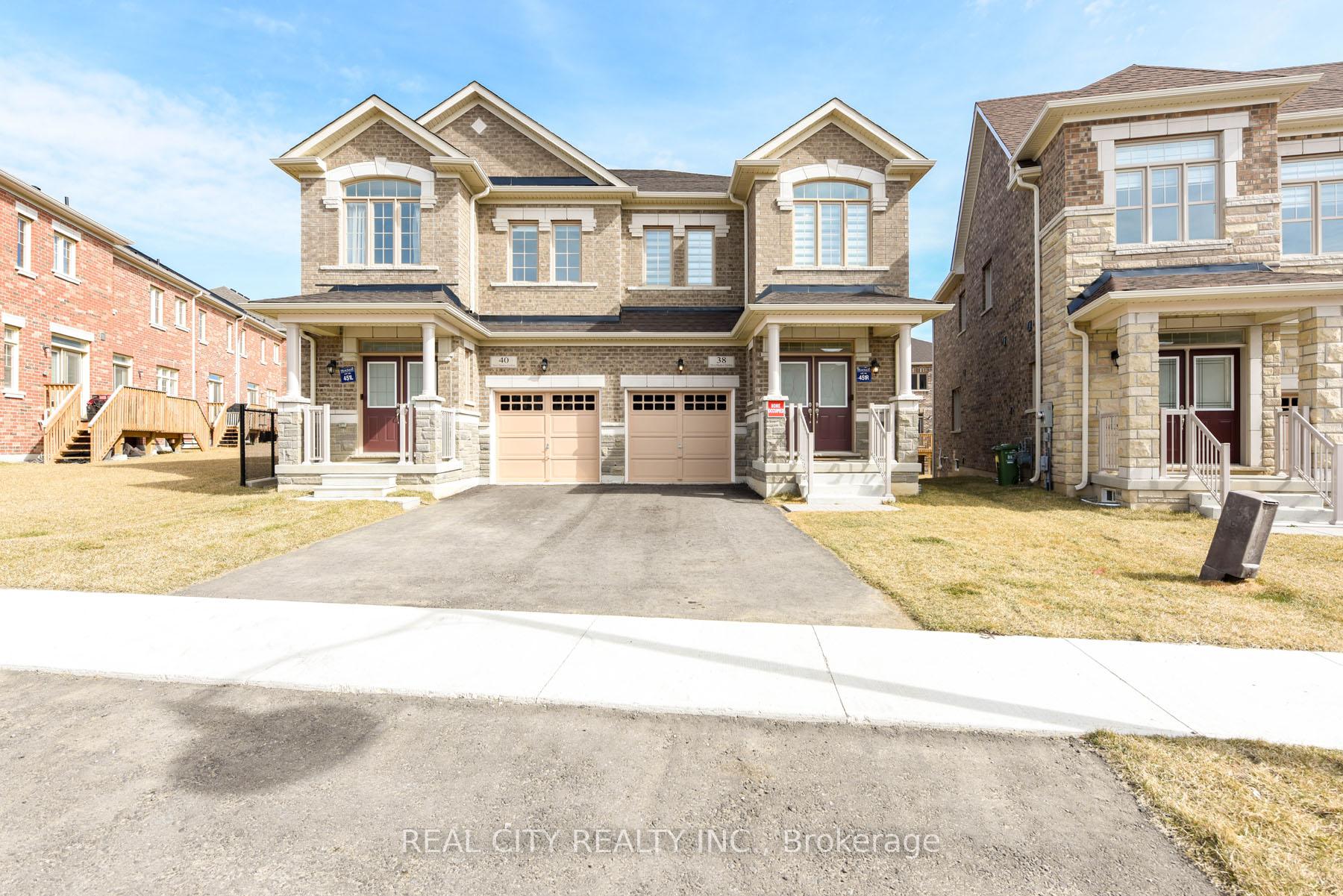 38 Silver Meadow Gdns Gardens N, Hamilton, ON, exterior