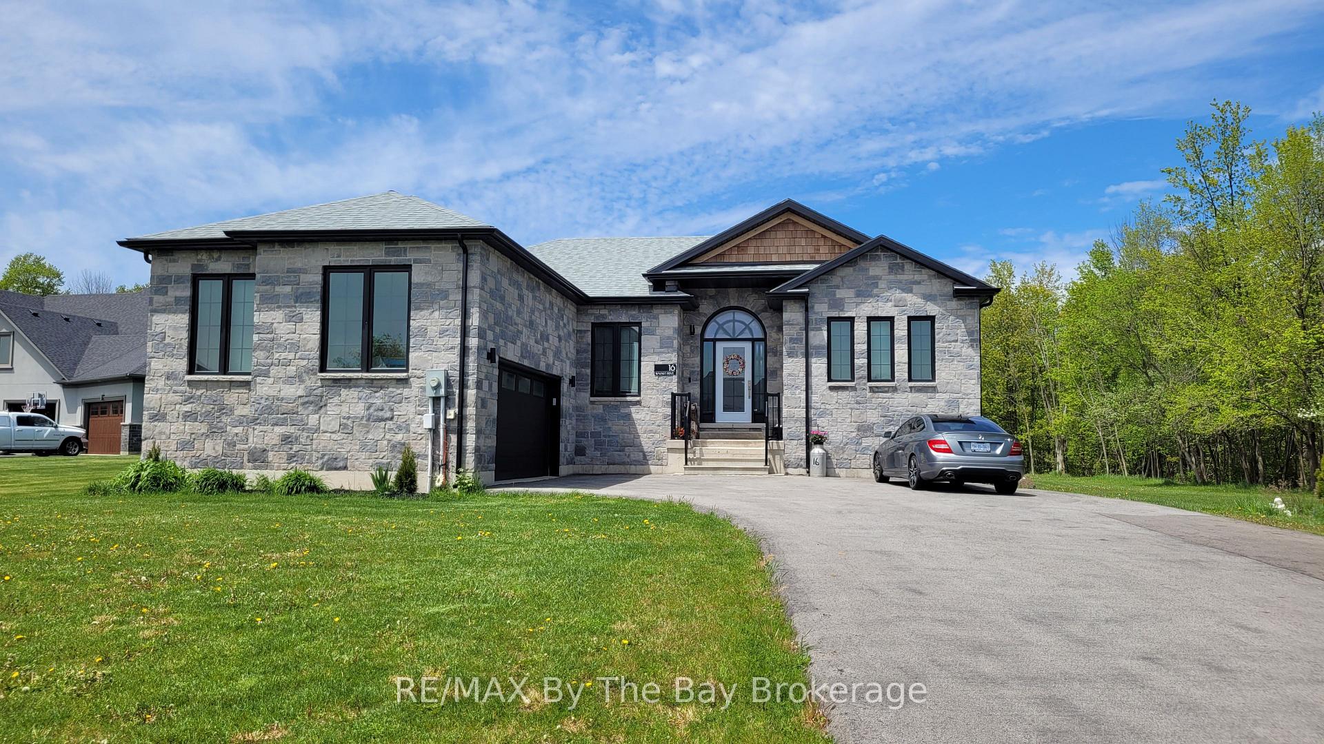 16 Walnut Drive, Wasaga Beach, ON, exterior