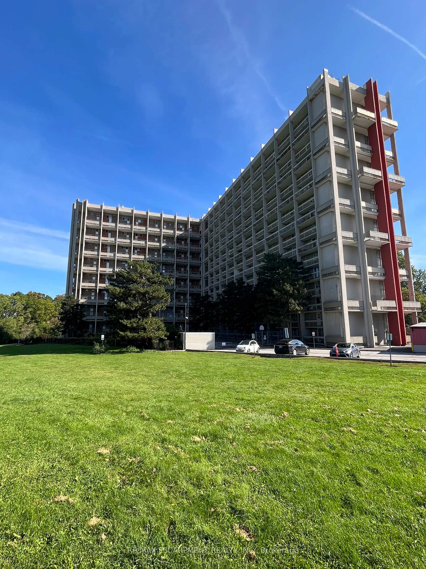 324 - 350 Quigley Road, Hamilton, ON, exterior