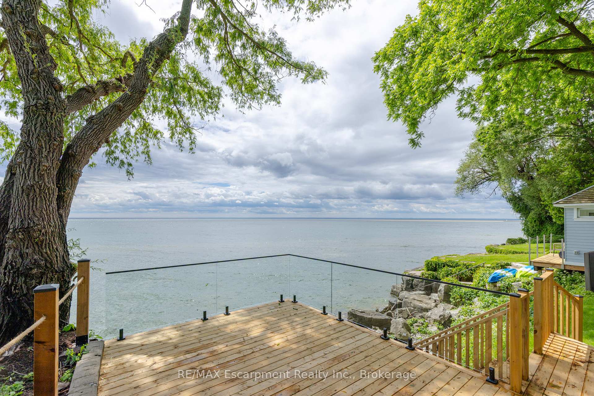 21 Second Street, Oakville, ON, exterior