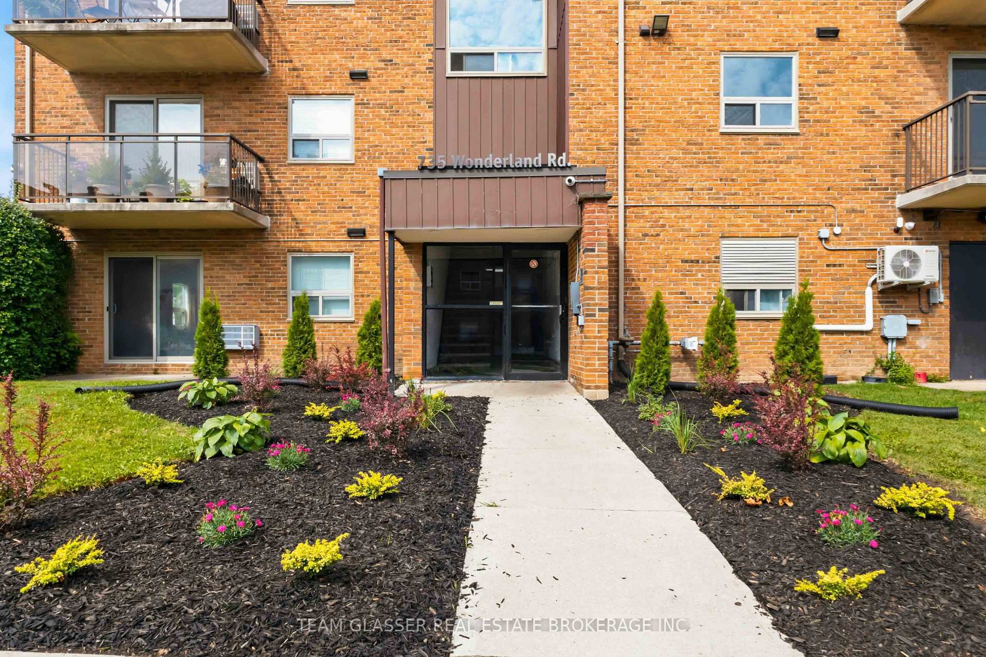 212 - 735 Wonderland Road S, London South, ON, exterior