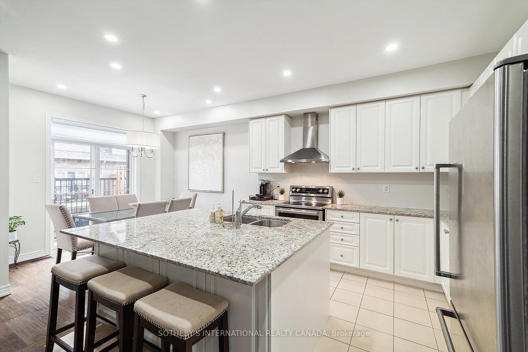 12 Deep River Lane S, Richmond Hill, ON, exterior