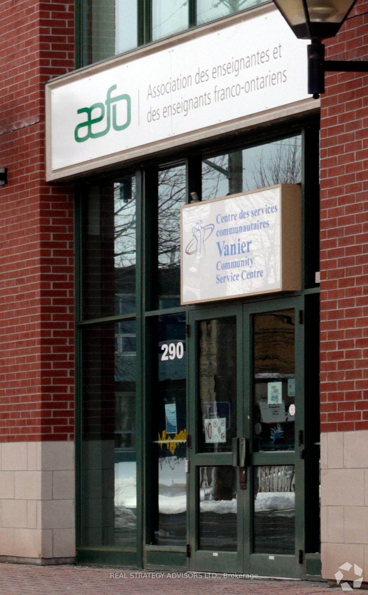 300 & 400 - 290 Dupuis Street, Vanier and Kingsview Park, ON, exterior