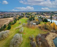 250 South Summit Farm Road, King, ON, exterior