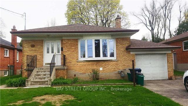Lower 123 Searle Avenue, Toronto C06, ON, exterior