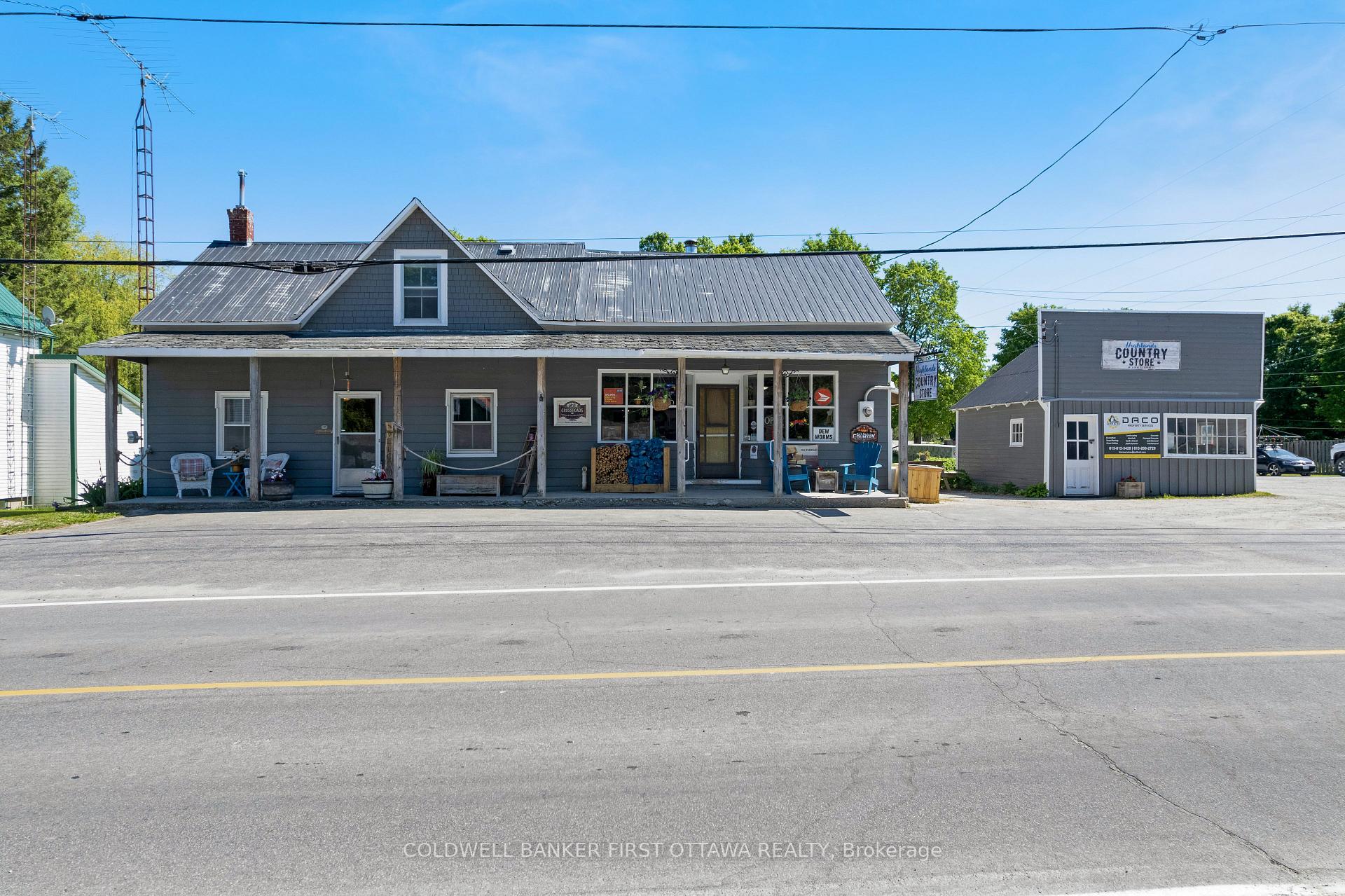 5639 McDonalds Corners Road, Lanark Highlands, ON, exterior