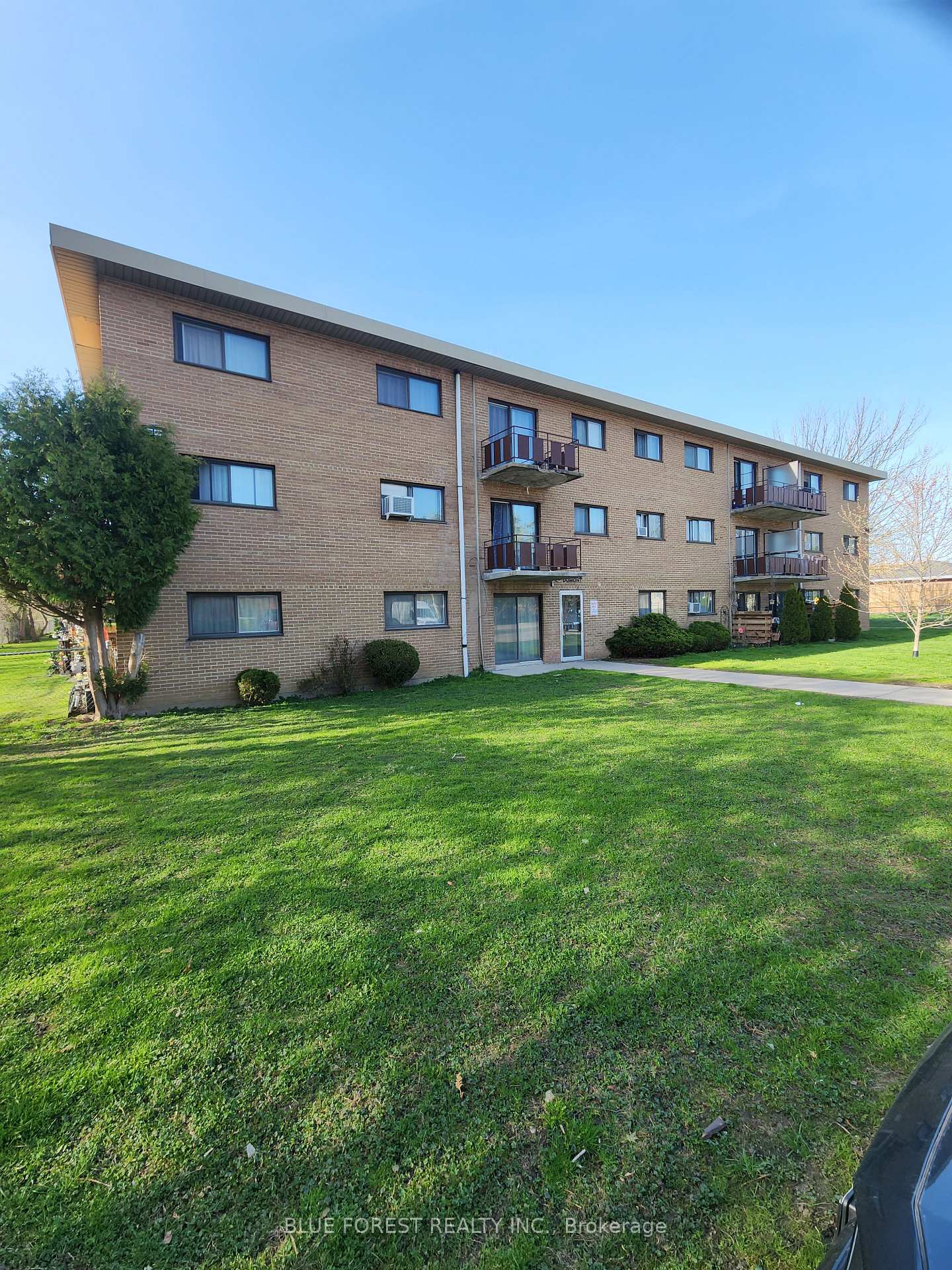 309 - 1830 Dumont Street, London East, ON, exterior