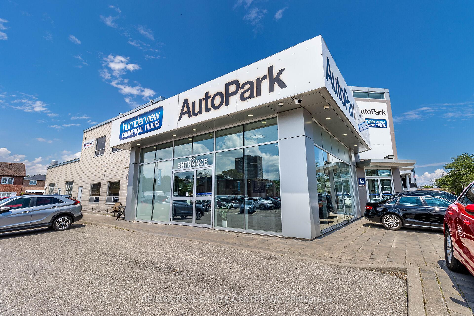 225 Dundas Street E, Mississauga, ON, exterior
