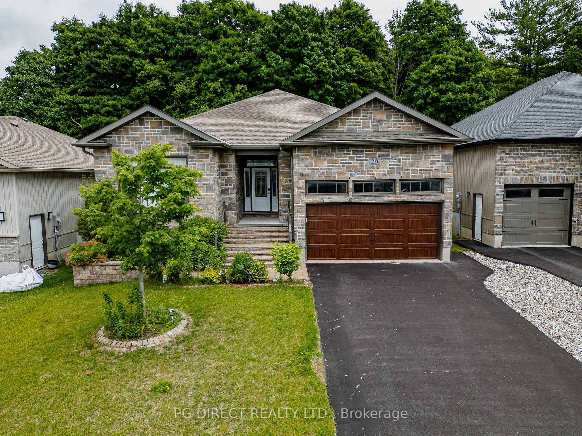 29 Autumn Grove, Quinte West, ON, exterior