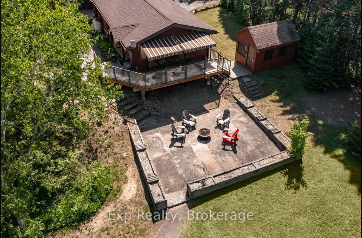 27 Groeger Road, Huntsville, ON, exterior