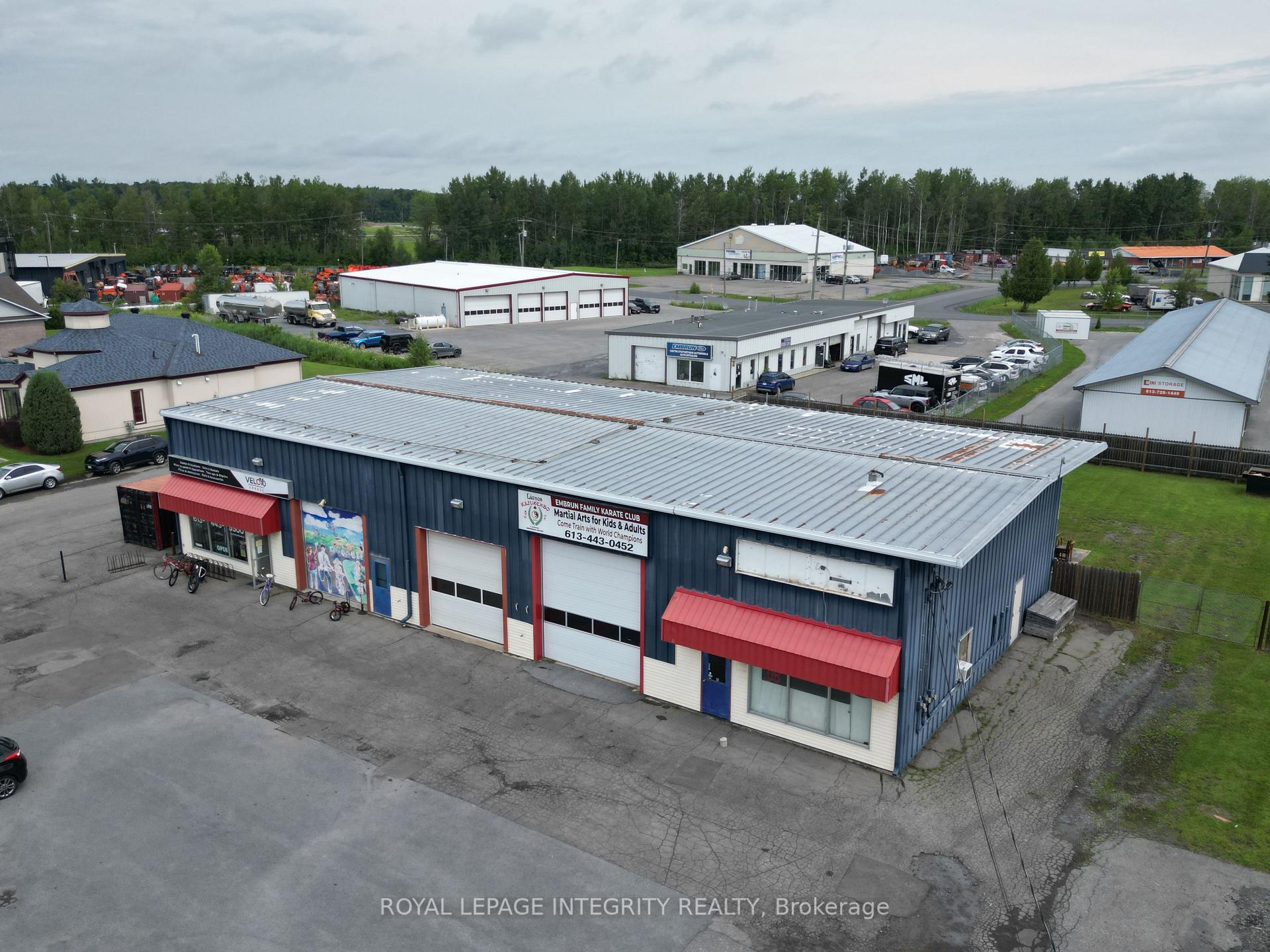 671 Notre Dame Street, Russell, ON, exterior