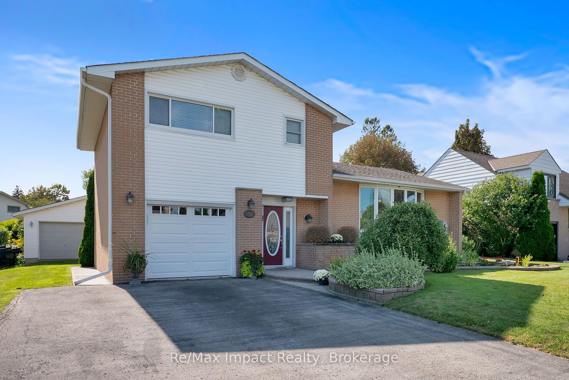 702 Westdale Court, Oshawa, ON, exterior