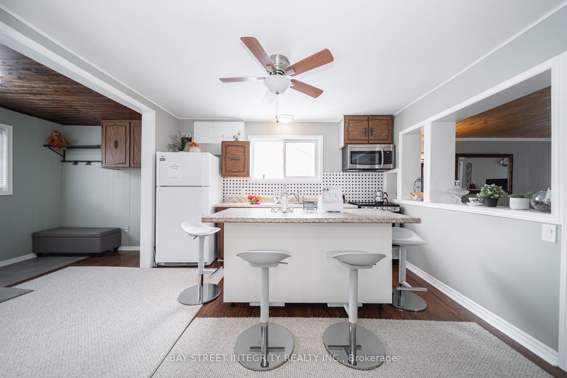 74 De La Salle Boulevard, Georgina, ON, exterior