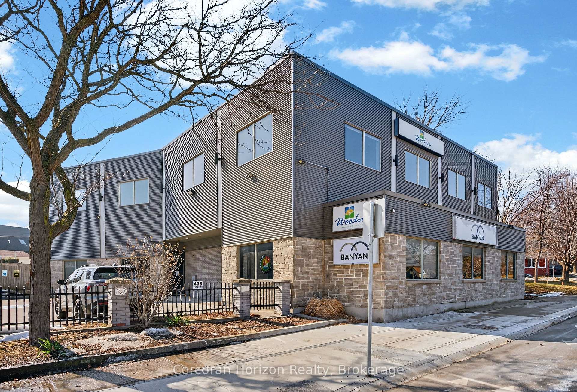 Upper Floor Units - 435 York Boulevard, Hamilton, ON, exterior