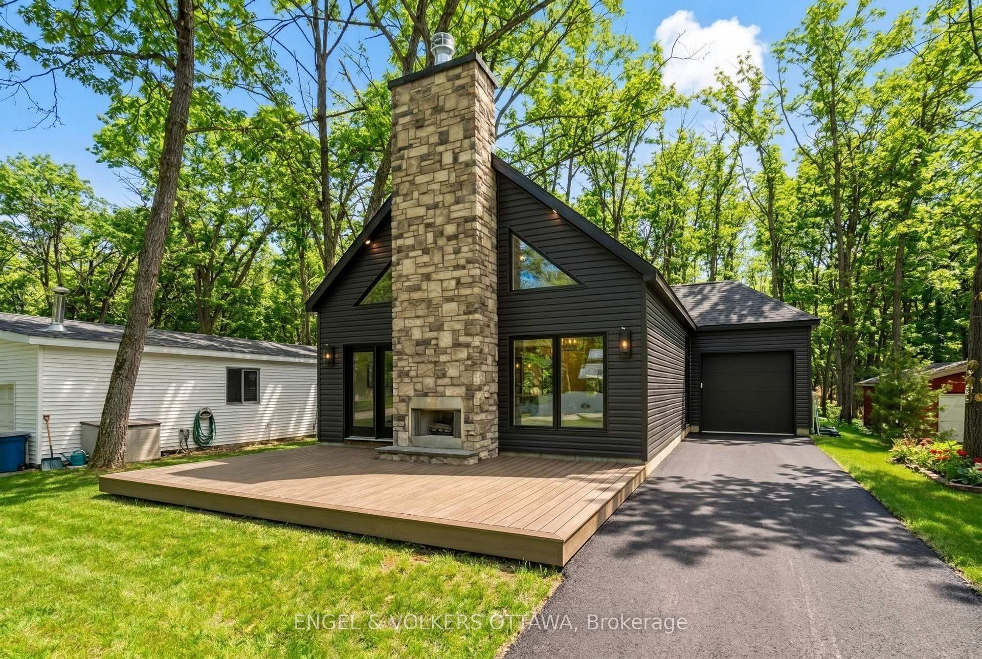 557 Bayview Drive, Constance Bay - Dunrobin - Kilmaurs - Woodlawn, ON, exterior